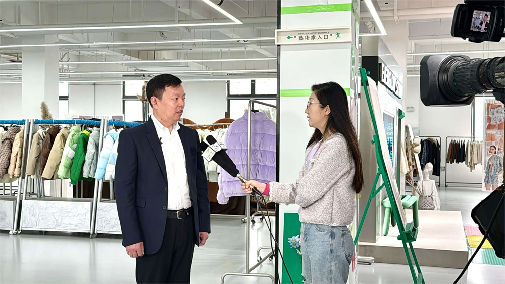 多家媒体走进华瑞时尚集团 开展“外贸大省挑大梁”主题采访